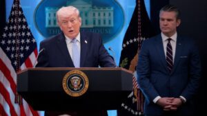 69d45b944b9c4-donald-trump-gelar-press-conference-senin-6-april-didampingi-pete-hegseth_gemini_1265_711