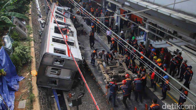 evakuasi-krl-ringsek-di-bekasi-ditarget-tuntas-hari-ini-1777372819960_169