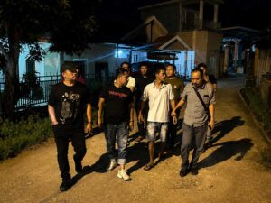 PENYERANG-POLISI