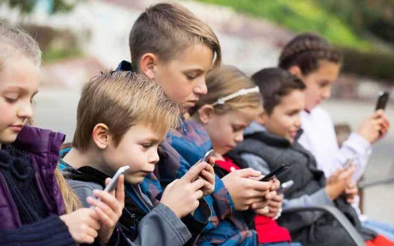 australia-berencana-larang-media-sosial-untuk-anak-anak-240910085838