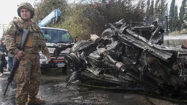 tentara-lebanon-menjaga-lokasi-yang-dihantam-serangan-udara-israel_169