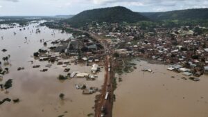 penampakan-banjir-parah-di-nigeria-yang-tewaskan-lebih-dari-500-orang-3_169