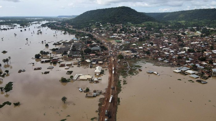 penampakan-banjir-parah-di-nigeria-yang-tewaskan-lebih-dari-500-orang-3_169